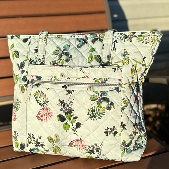 Vera Bradley Seawater Blooms Large Zippered Tote in Performance Twill (NWOT) - Picture 11 of 11